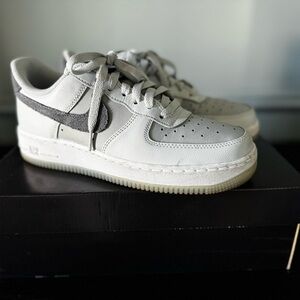 Nike Air Force 1 07 LV8 pure platinum, light carbon